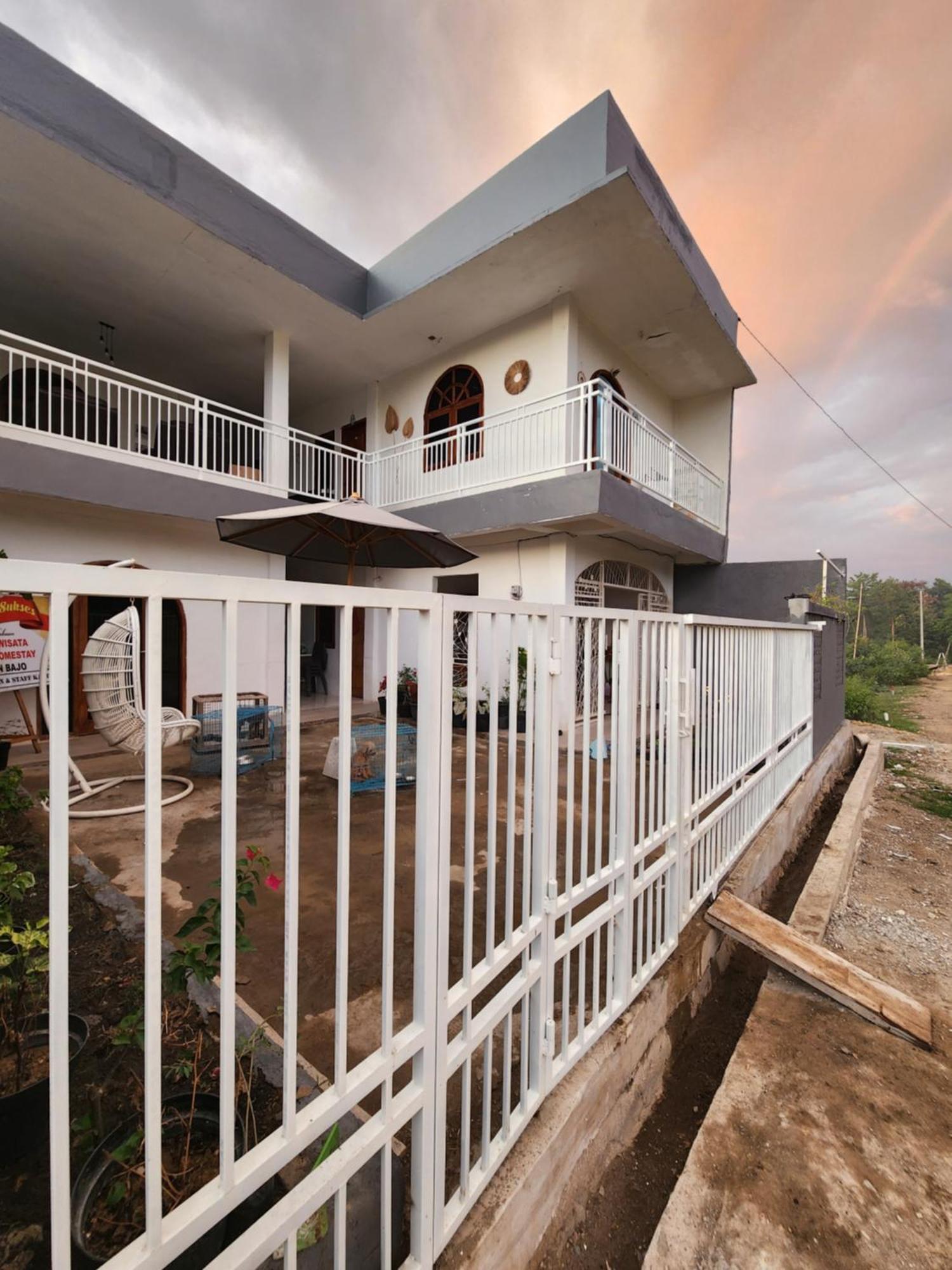 D'Flora Homestay Labuan Bajo Zewnętrze zdjęcie