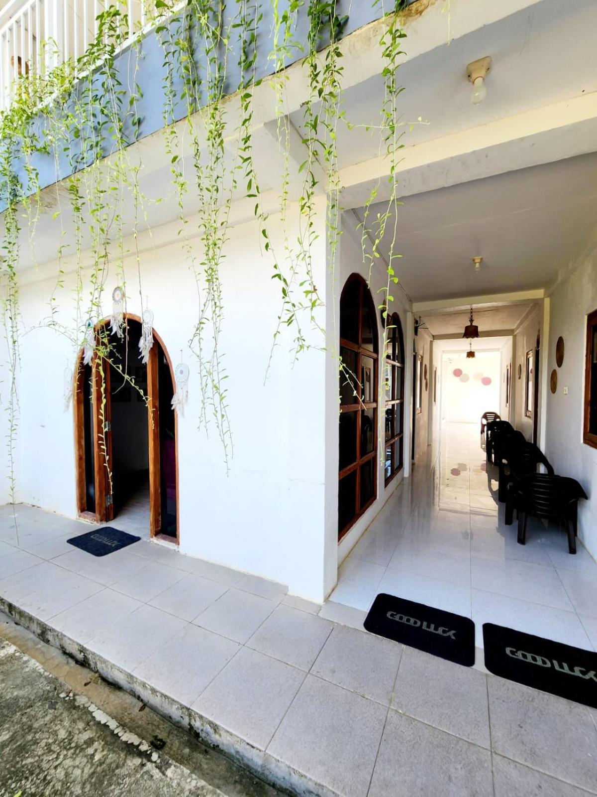 D'Flora Homestay Labuan Bajo Zewnętrze zdjęcie