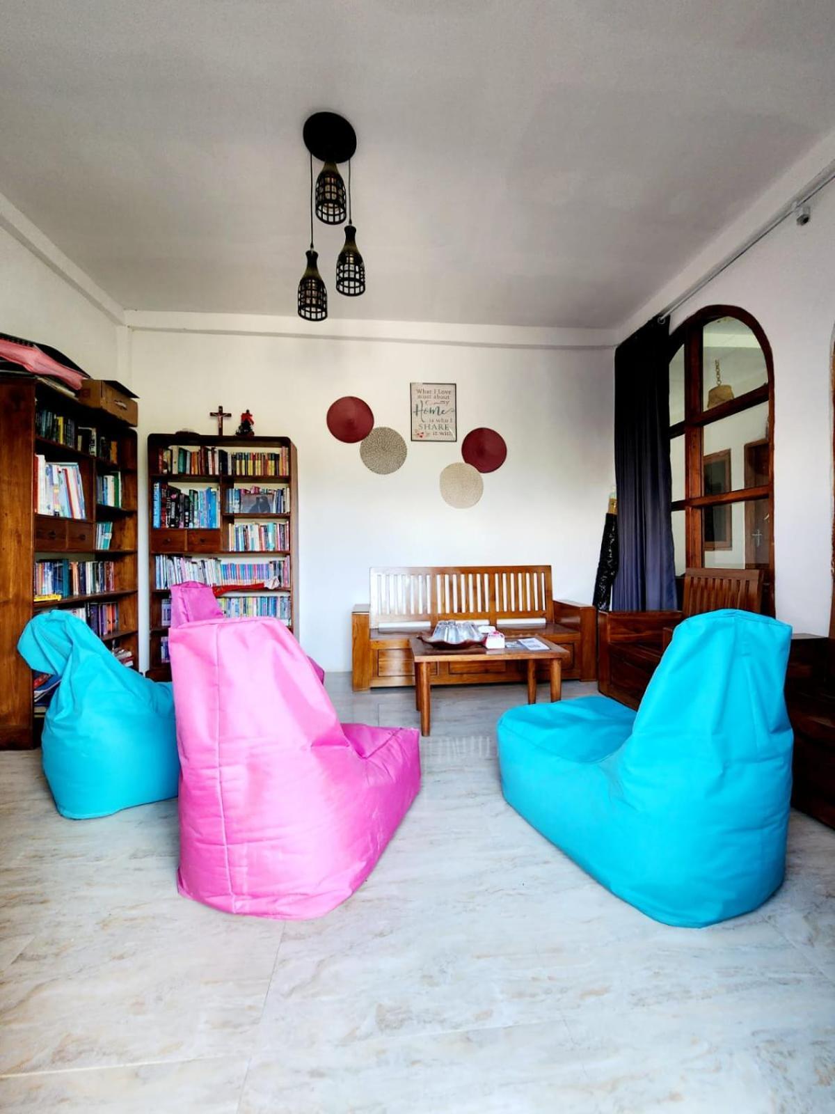 D'Flora Homestay Labuan Bajo Zewnętrze zdjęcie