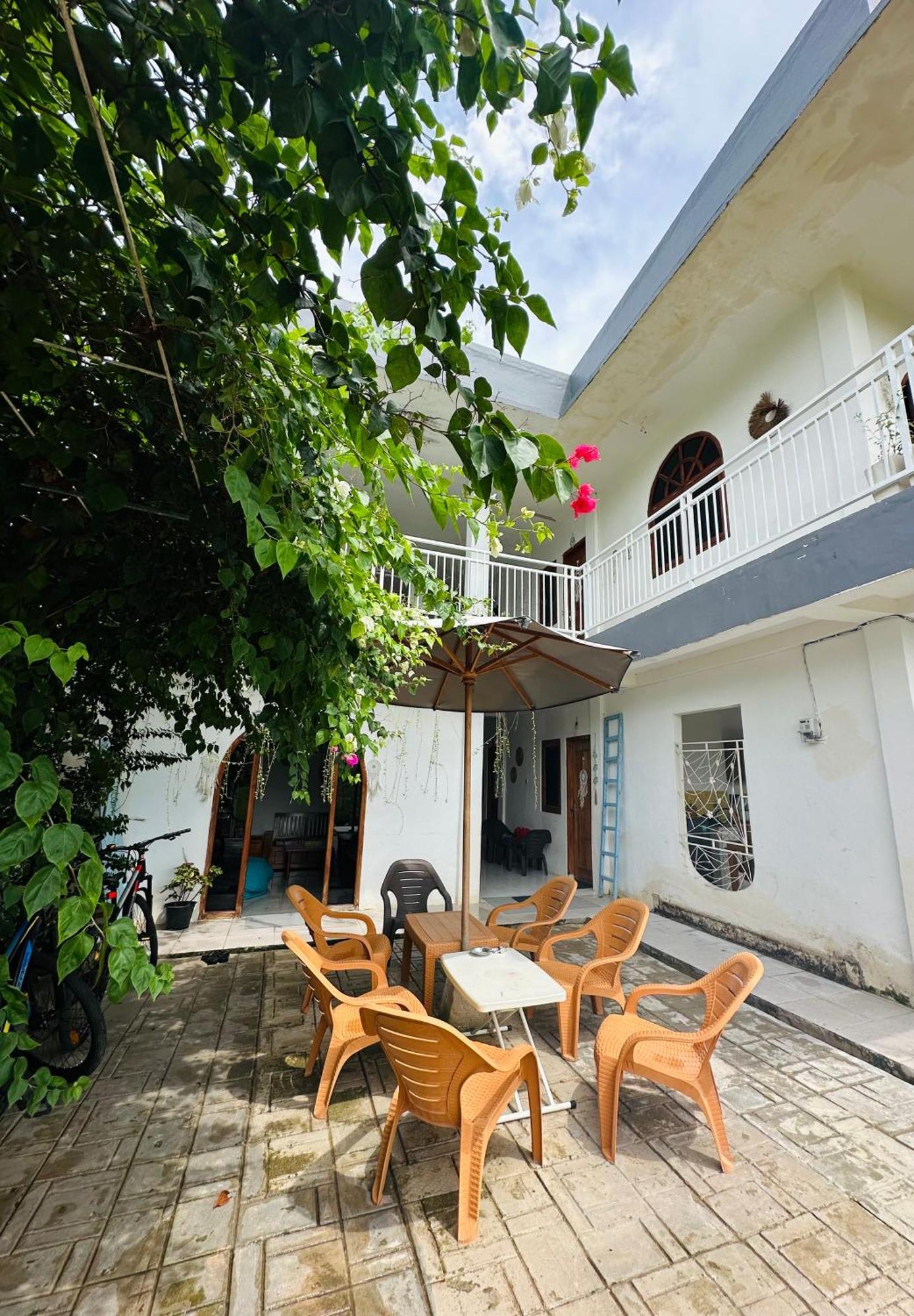 D'Flora Homestay Labuan Bajo Zewnętrze zdjęcie