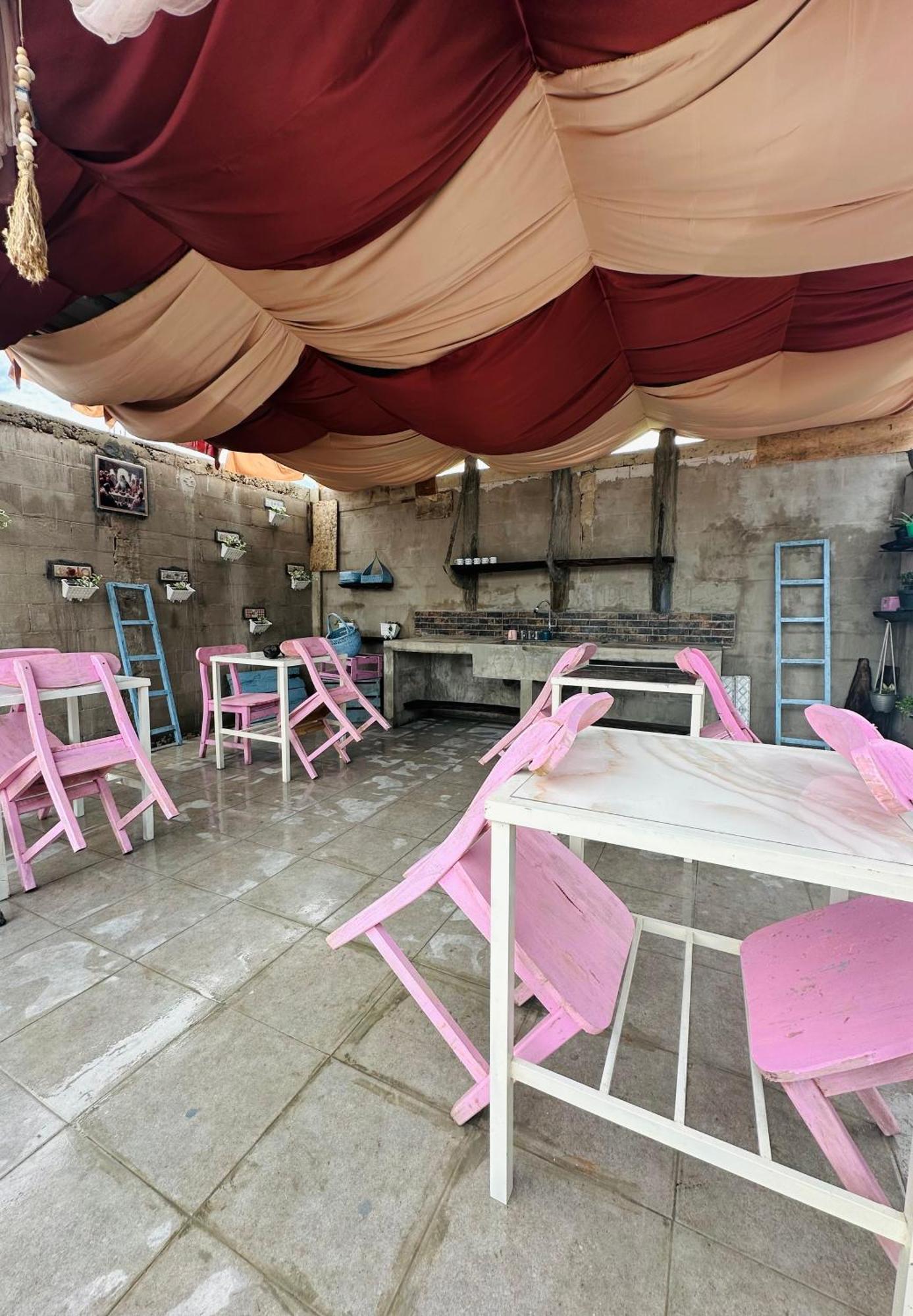 D'Flora Homestay Labuan Bajo Zewnętrze zdjęcie