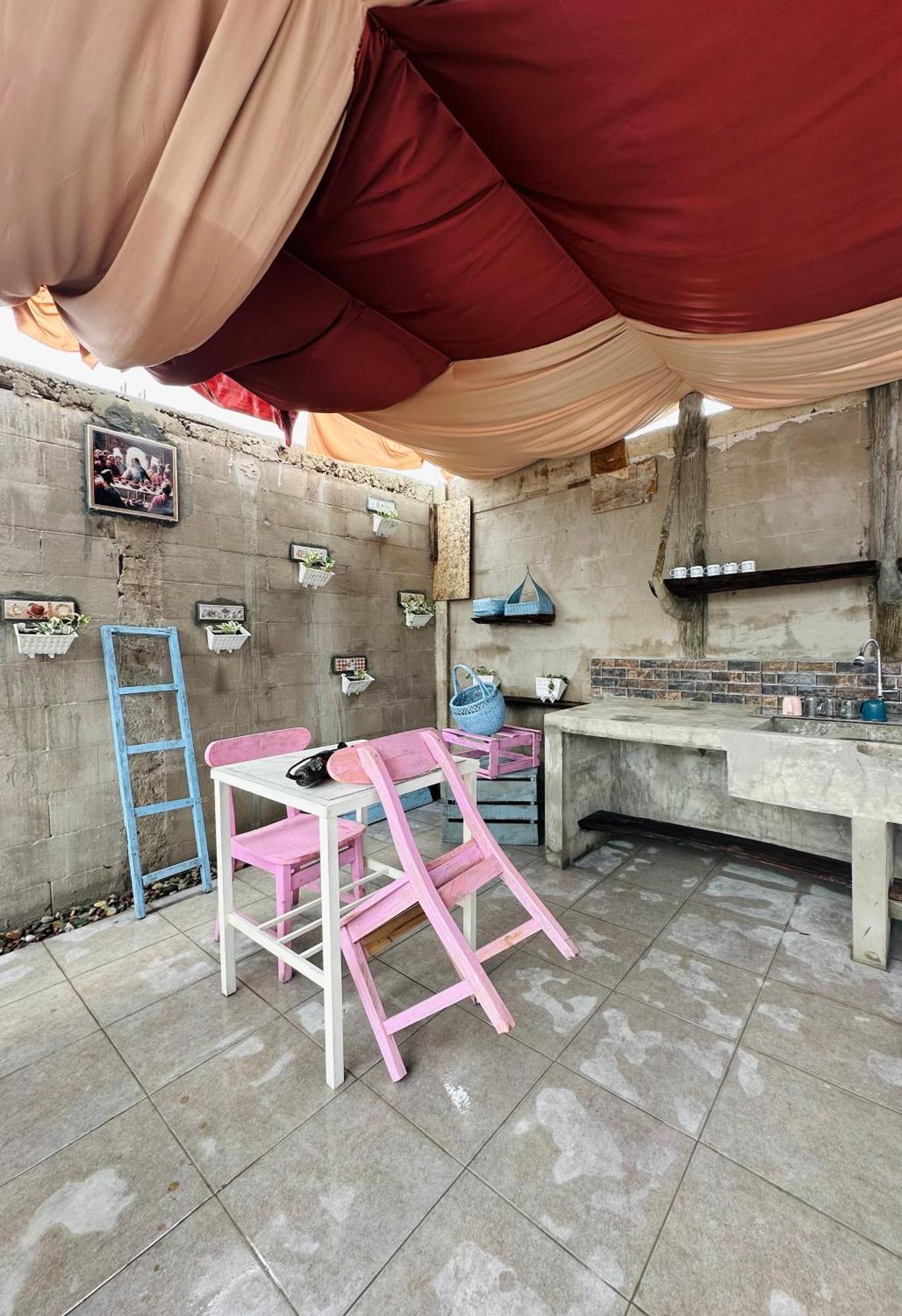 D'Flora Homestay Labuan Bajo Zewnętrze zdjęcie