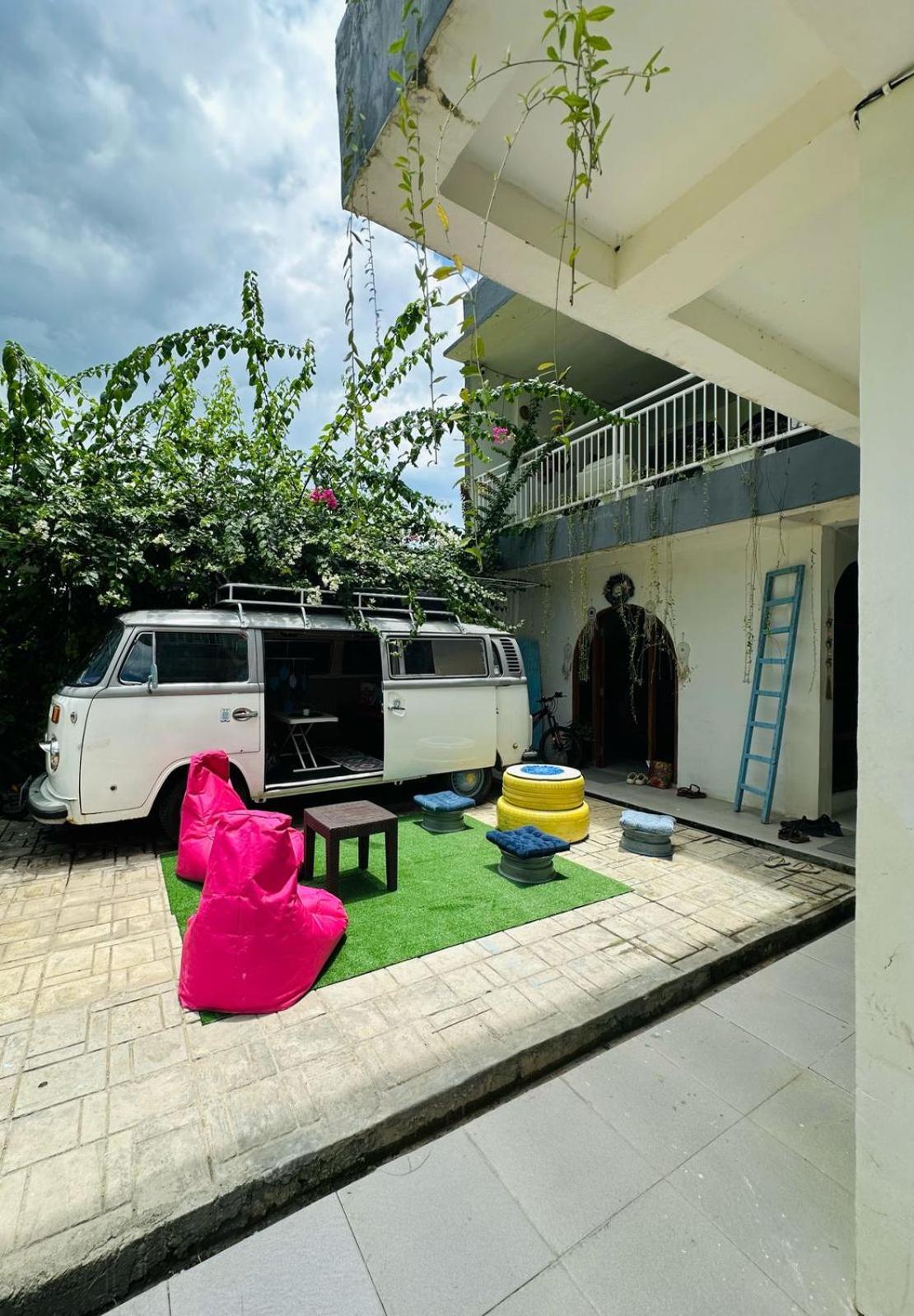 D'Flora Homestay Labuan Bajo Zewnętrze zdjęcie