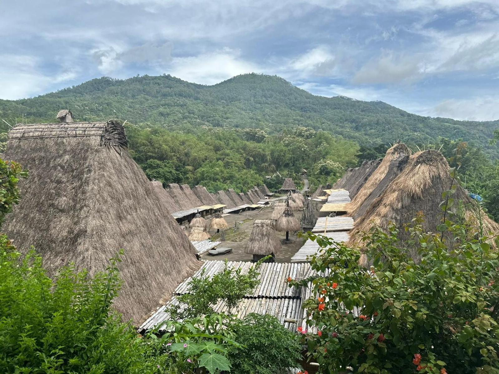 D'Flora Homestay Labuan Bajo Zewnętrze zdjęcie