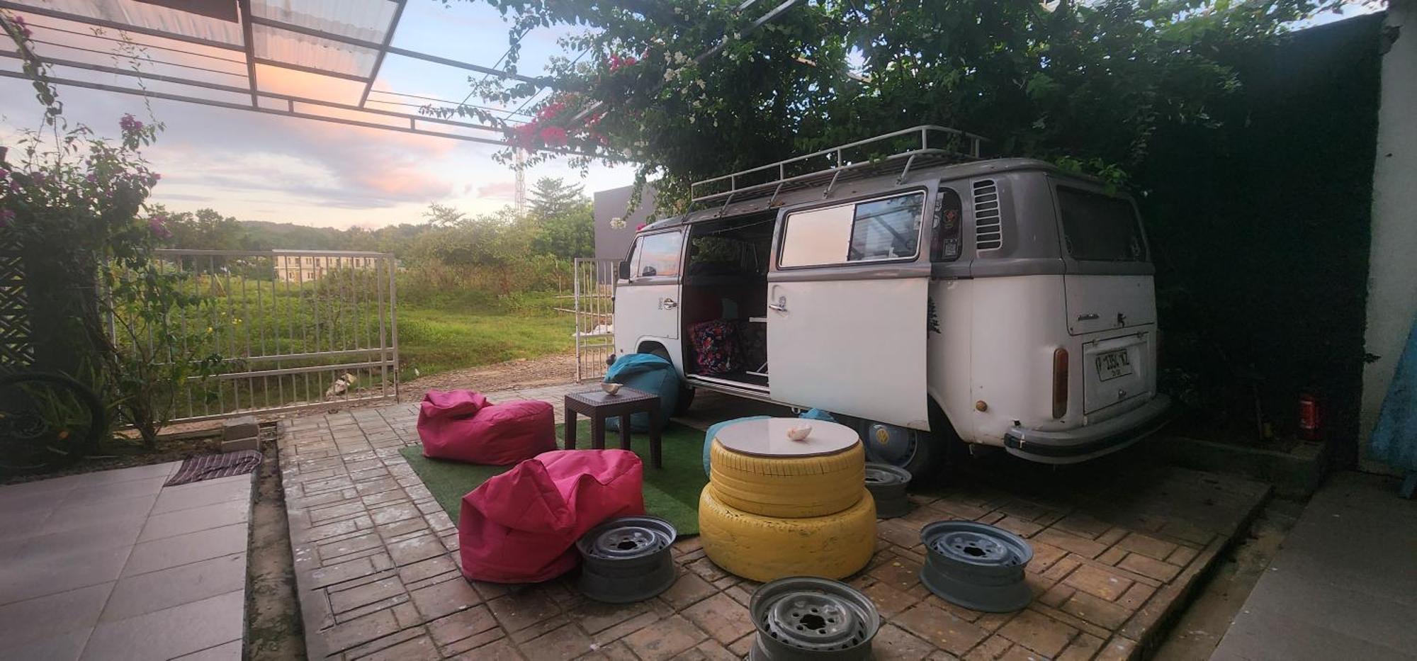 D'Flora Homestay Labuan Bajo Zewnętrze zdjęcie