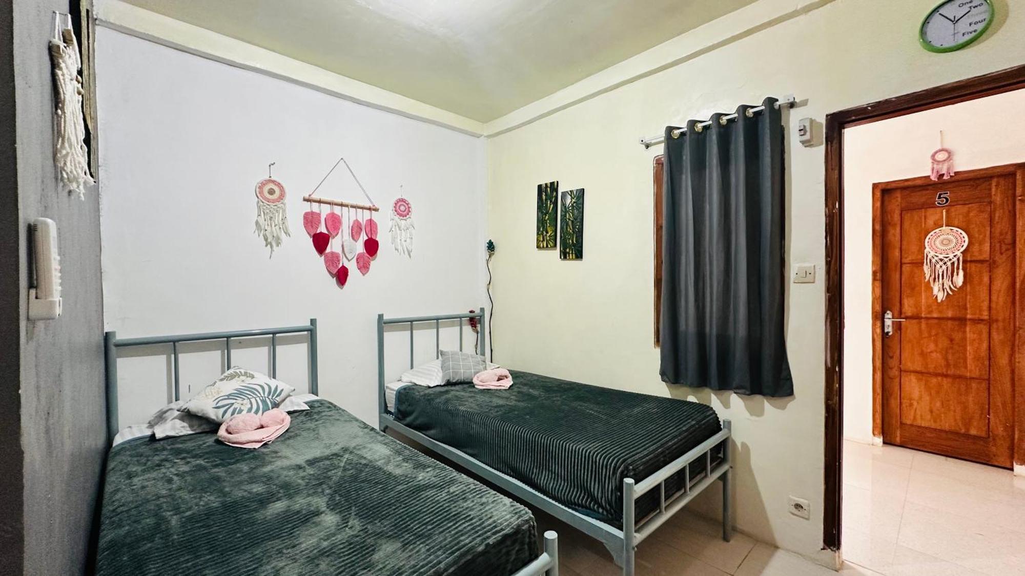 D'Flora Homestay Labuan Bajo Zewnętrze zdjęcie